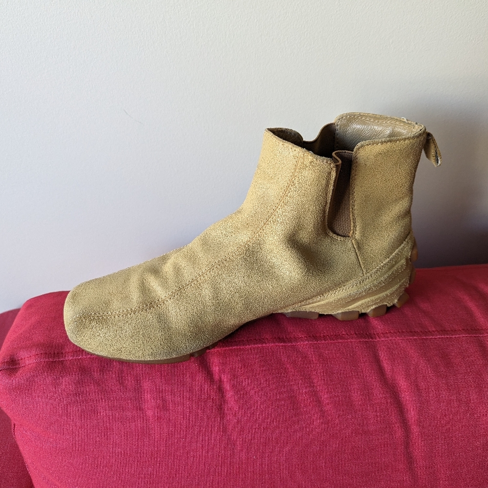 Boots - Picture 2 of 5